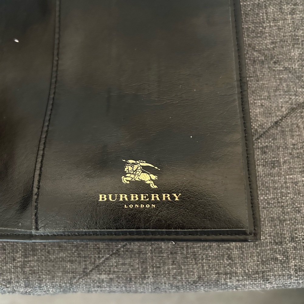 Burberry traditional Beige and blk plaid exterior. Quite Luxury.Passport holder, - Picture 10 of 12